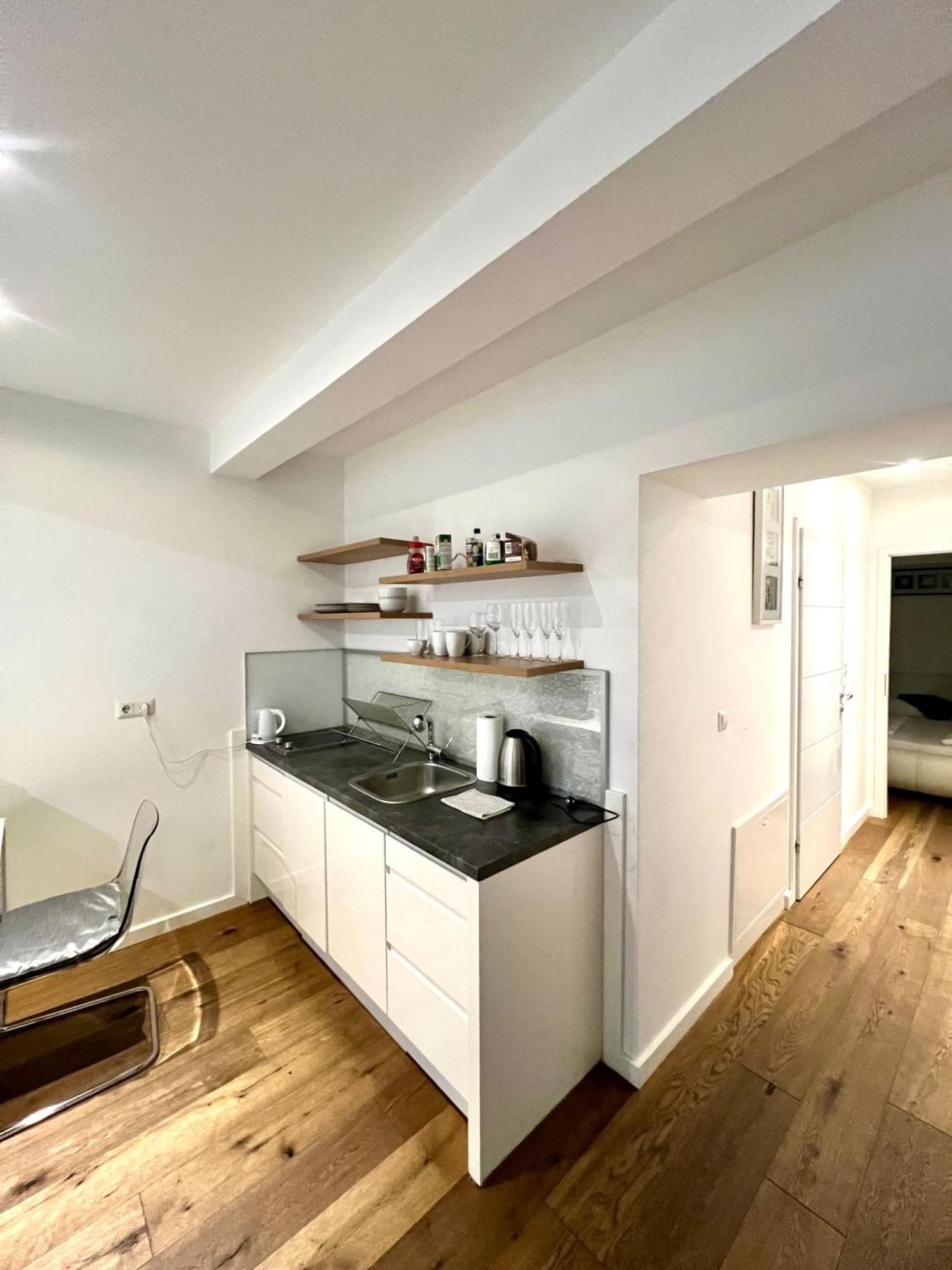 Rema Apartments 1070 Вена Экстерьер фото